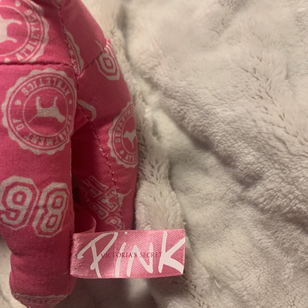 Pink vs dog - Picture 4 of 5